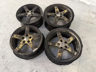 Pontiac G6 17 inch Aluminum wheels. 5 on 110mm