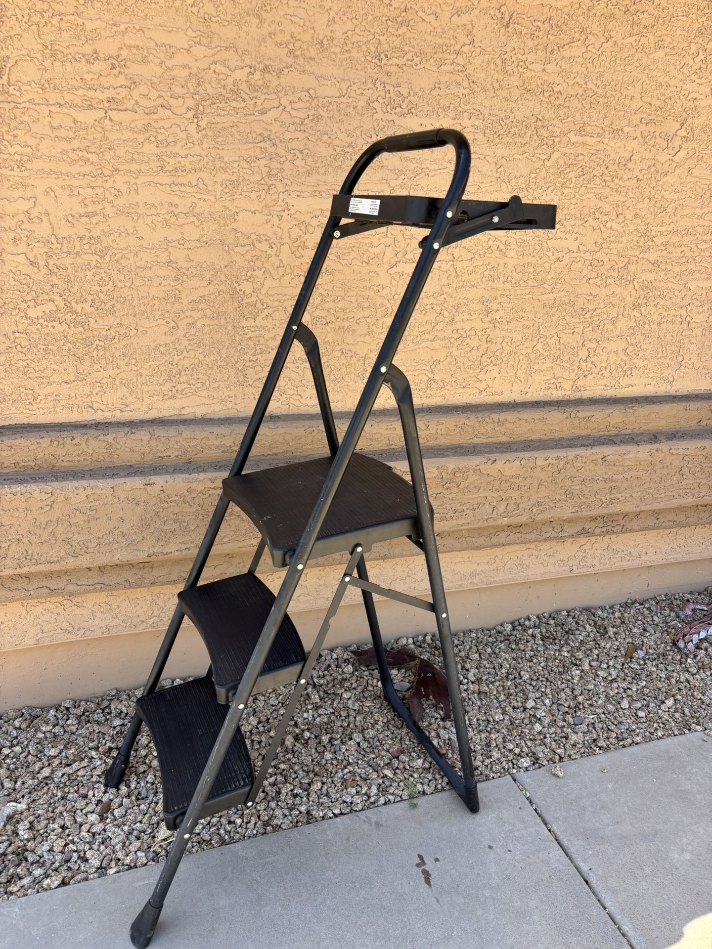 3-step ladder with tray