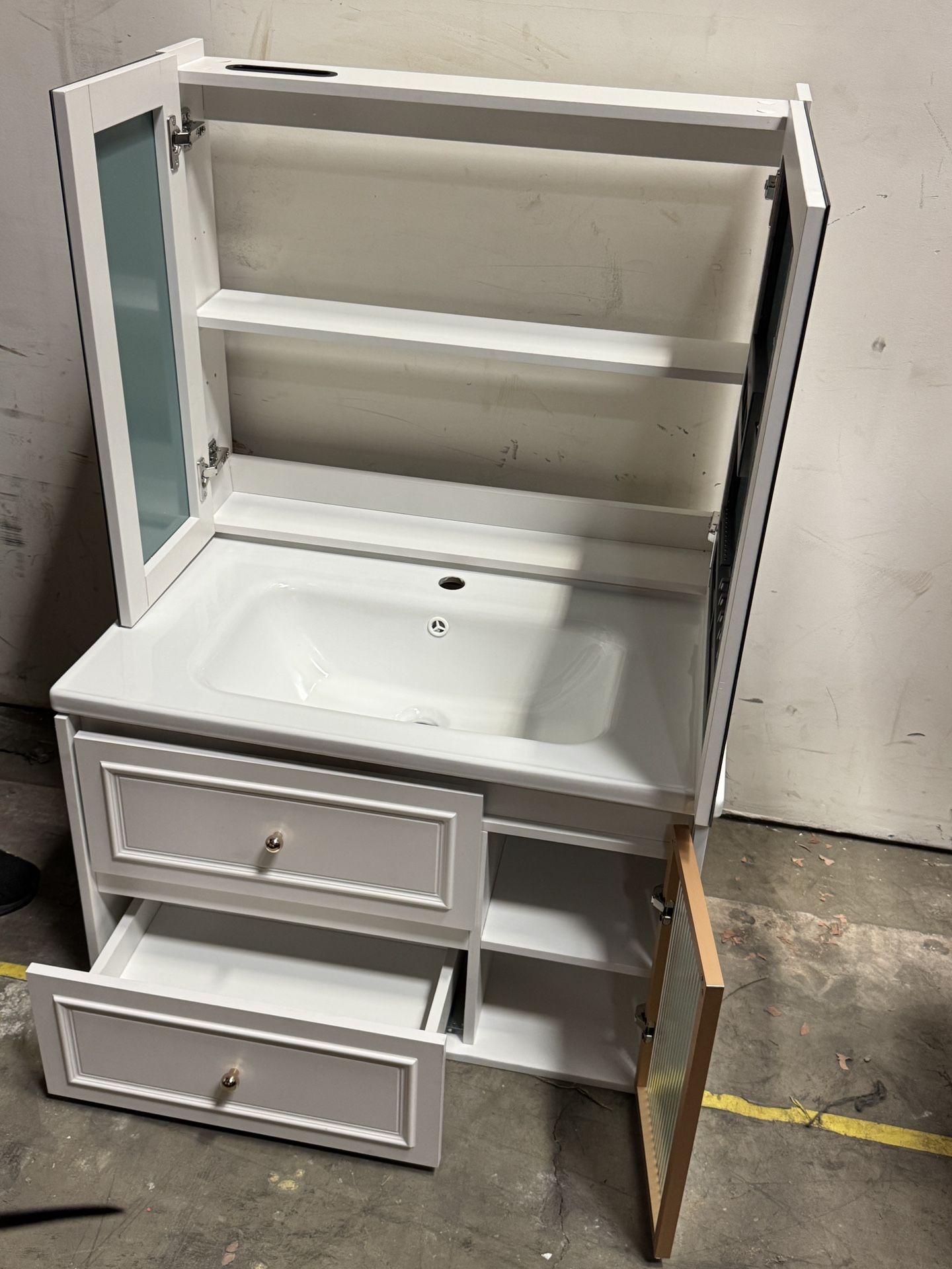 $275.00 New 32” Black Or White Floating Bathroom Vanity w/ Sink & Medicine Cabinet
