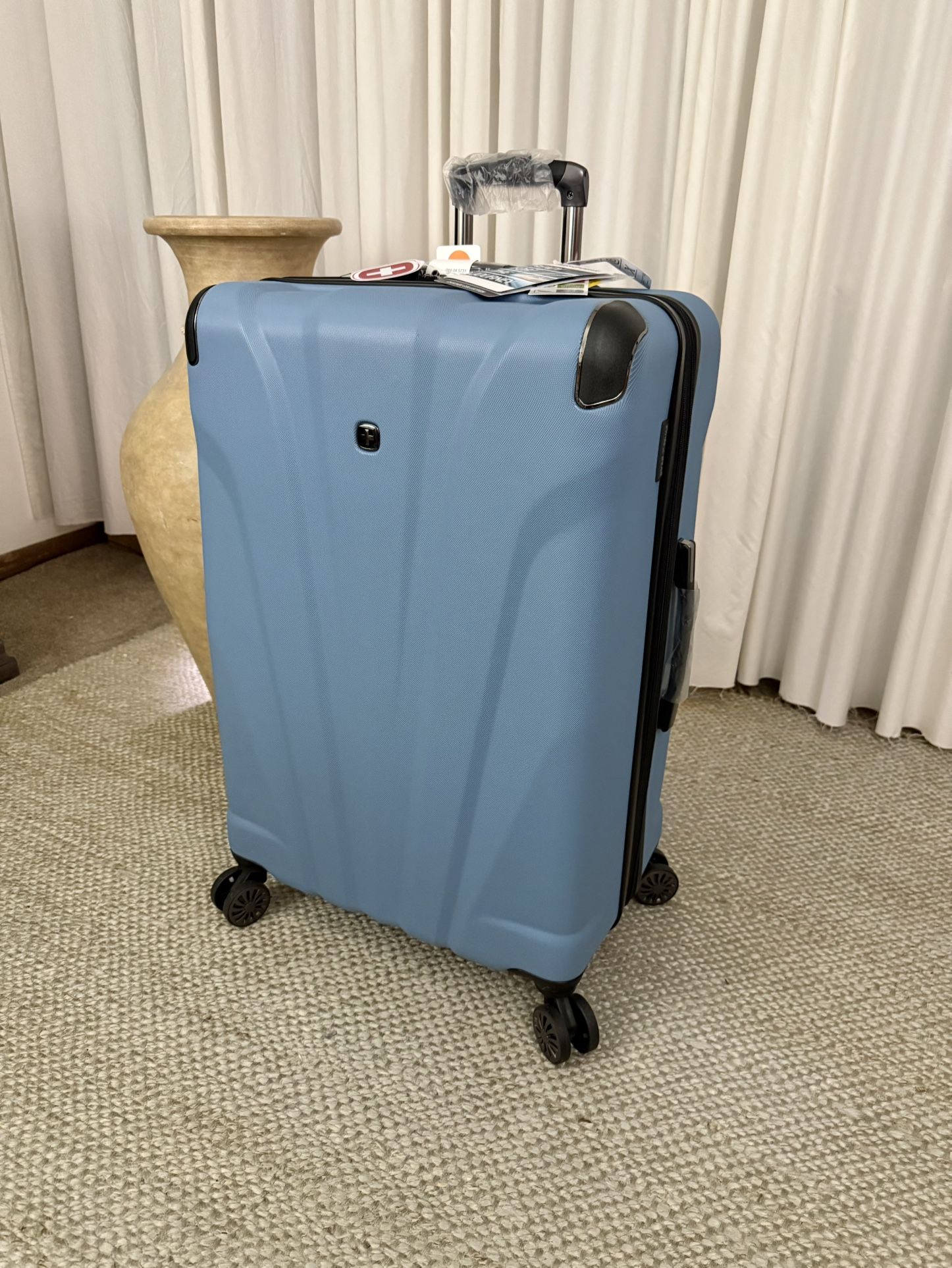 The Cascade Large Checked Spinner Luggage