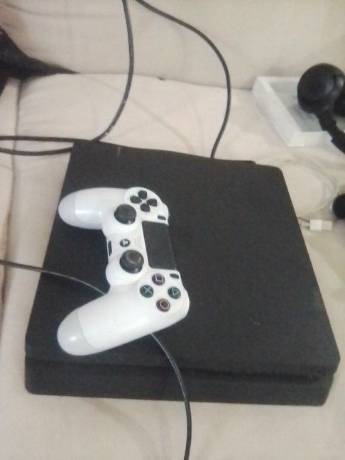 PS4 Slim with Control 