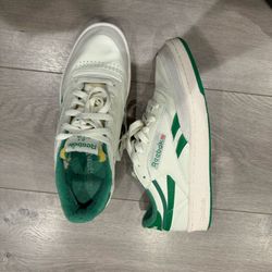 Reebok Shoes Size 8.5 Men Good Conditions 