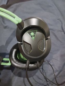 HEAD PHONES TURTLE BEACH MIC BRAND NEW SON DIDNT LIKE THEM