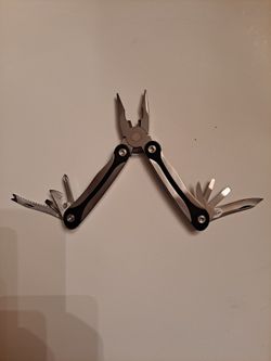 9 In I Multitool Folding Pliers