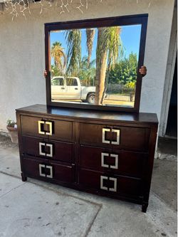 Dresser/tocador con su espejo hágame una oferta/ make me an offer