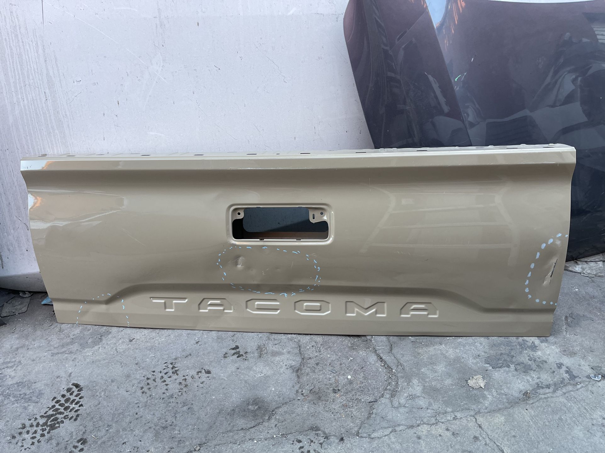 2016 - 2022 TOYOTA TACOMA TAILGATE OEM 