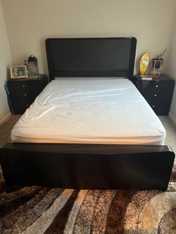 Queen  Bed Set with 2 night stand drawers.