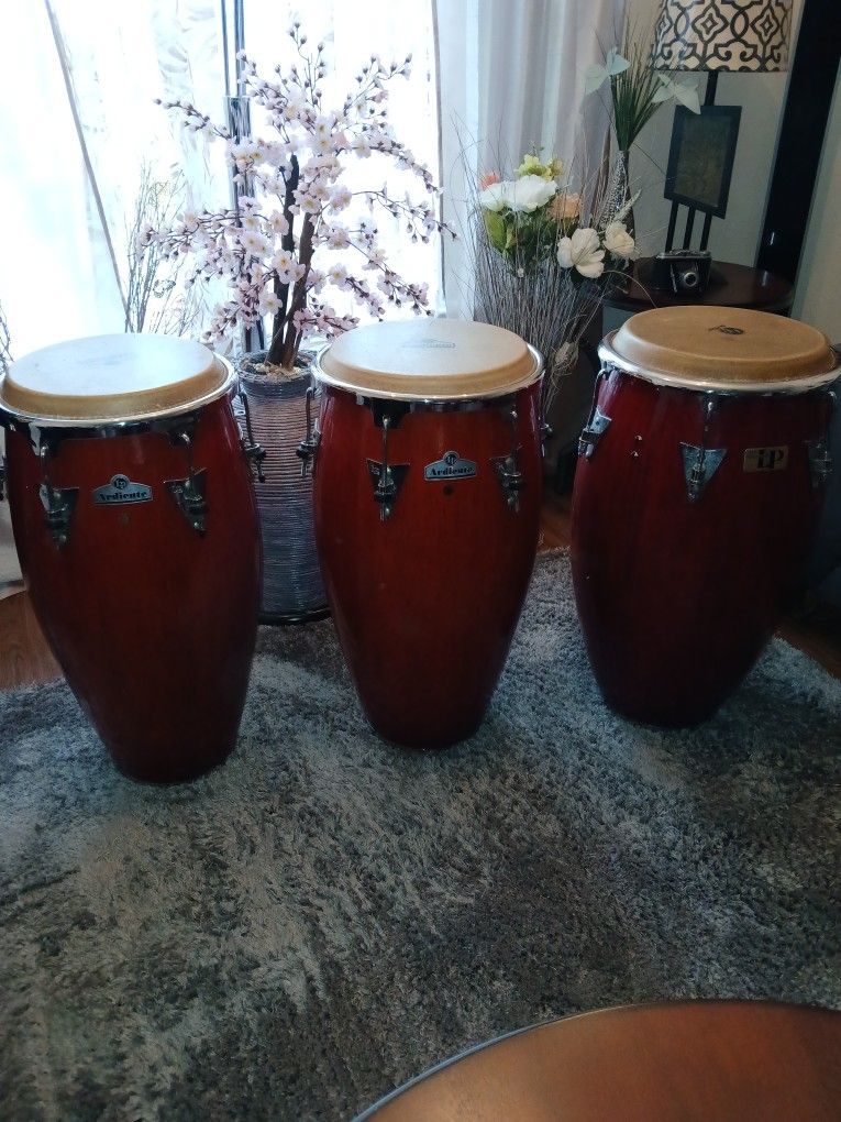 Congas Ardientes LP Y Una LP Percusión $575.00