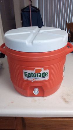Vintage Rubbermaid Gatorade Drink Cooler