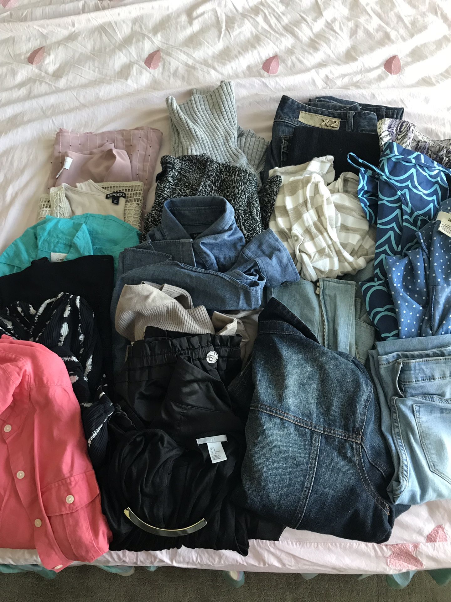 Bundle / lot of women’s clothing