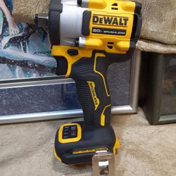 NEW DEWALT 20V BRUSHLESS ATOMIC 1/2  IMPACT WRENCH 