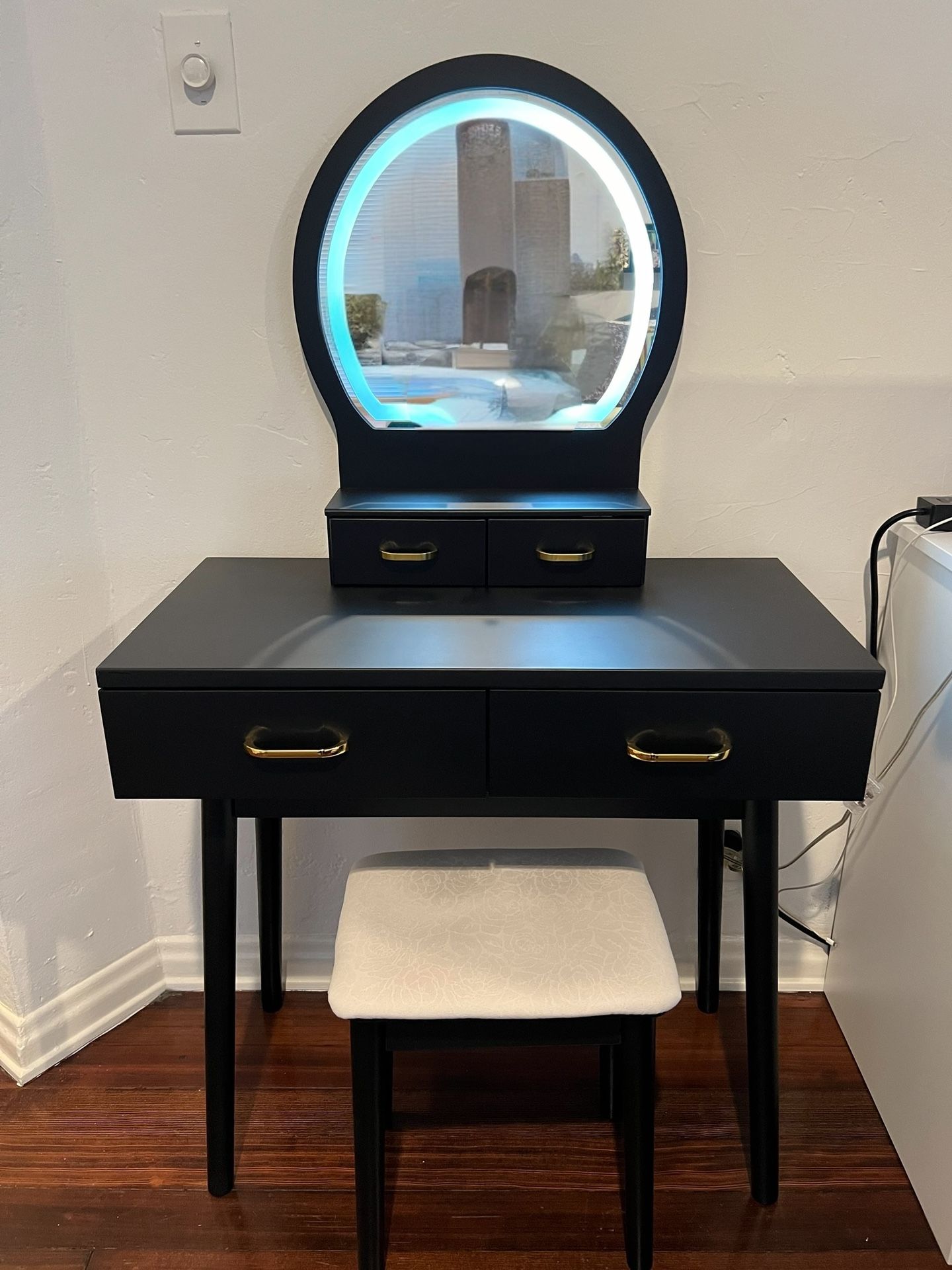 Vanity / Stool