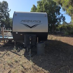 Travel Trailer -2 Door Entry - 3 Sleepers 