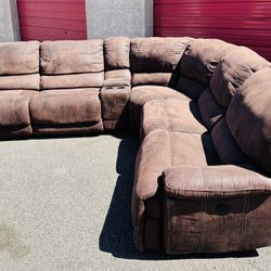 Electric Recliner Sectional (Free Delivery)