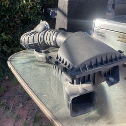 OEM air filter Box 2006 Ford Mustang