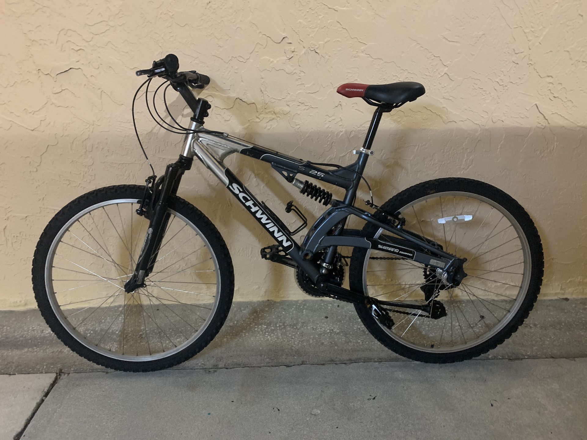 BICYCLE SCHWINN 21 SPEED EXCELLENT CONDITION