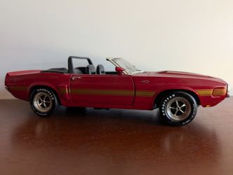 ERTL 1/18 scale diecast model car  Shelby GT-500.