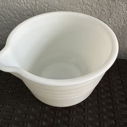 Vtg.pyrex General Mills White Ribbed Bowl With Spout