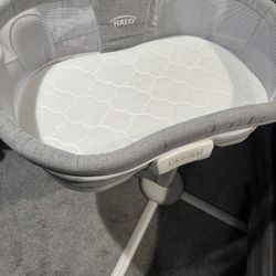 Halo bassinest swivel sleeper