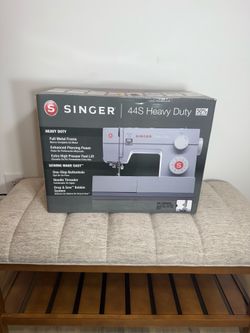 Singer sewing 44S heavy duty brand new sealed