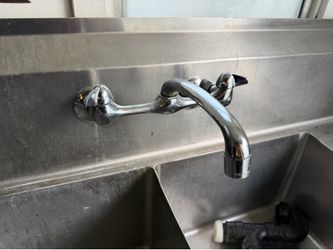 Commercial faucet