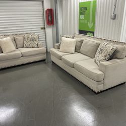 Free Delivery - Modern Rooms To Go Couch Set