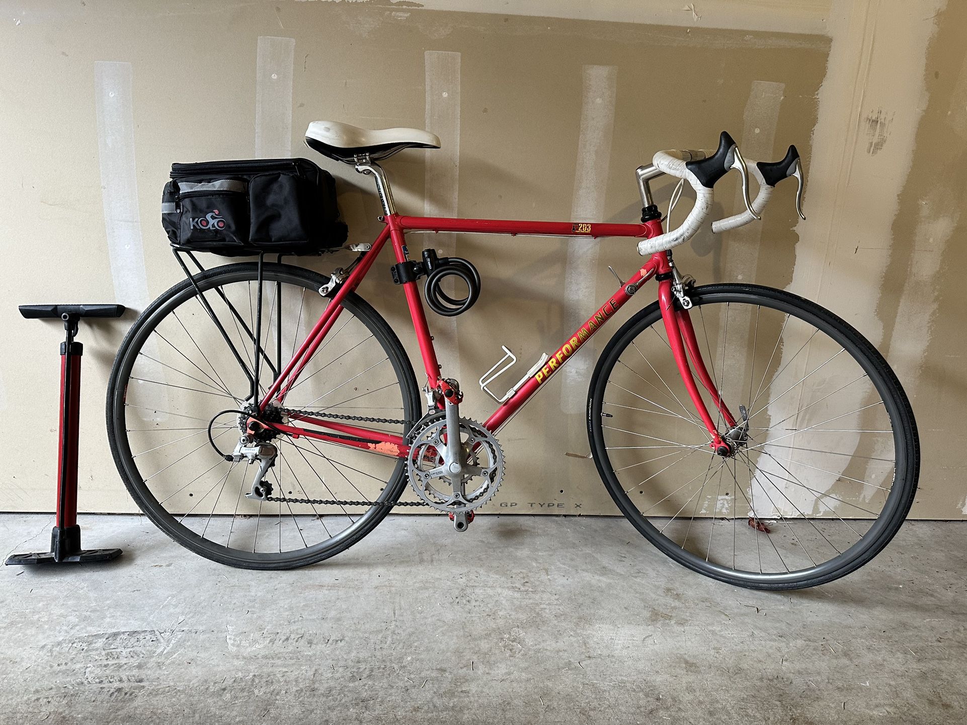 Road Bike (Performance, 25 Inch) with Accessories