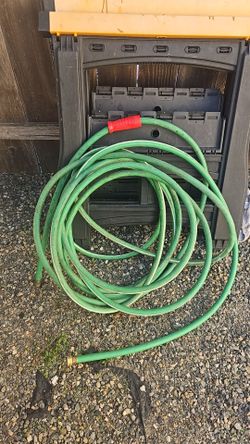 Long Green Garden Hose (75-100 ft) – Great Condition, No Leaks!
