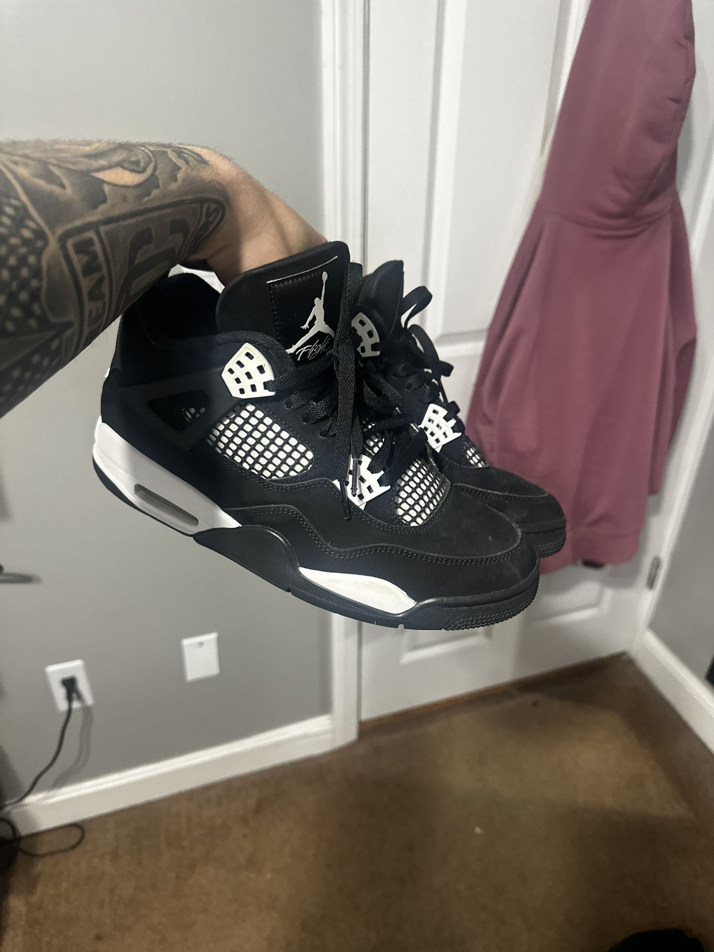 Jordan 4 Thunder