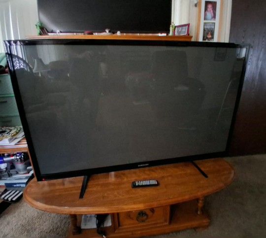 Tv. Samsung 60 Inch Television. Read Description.