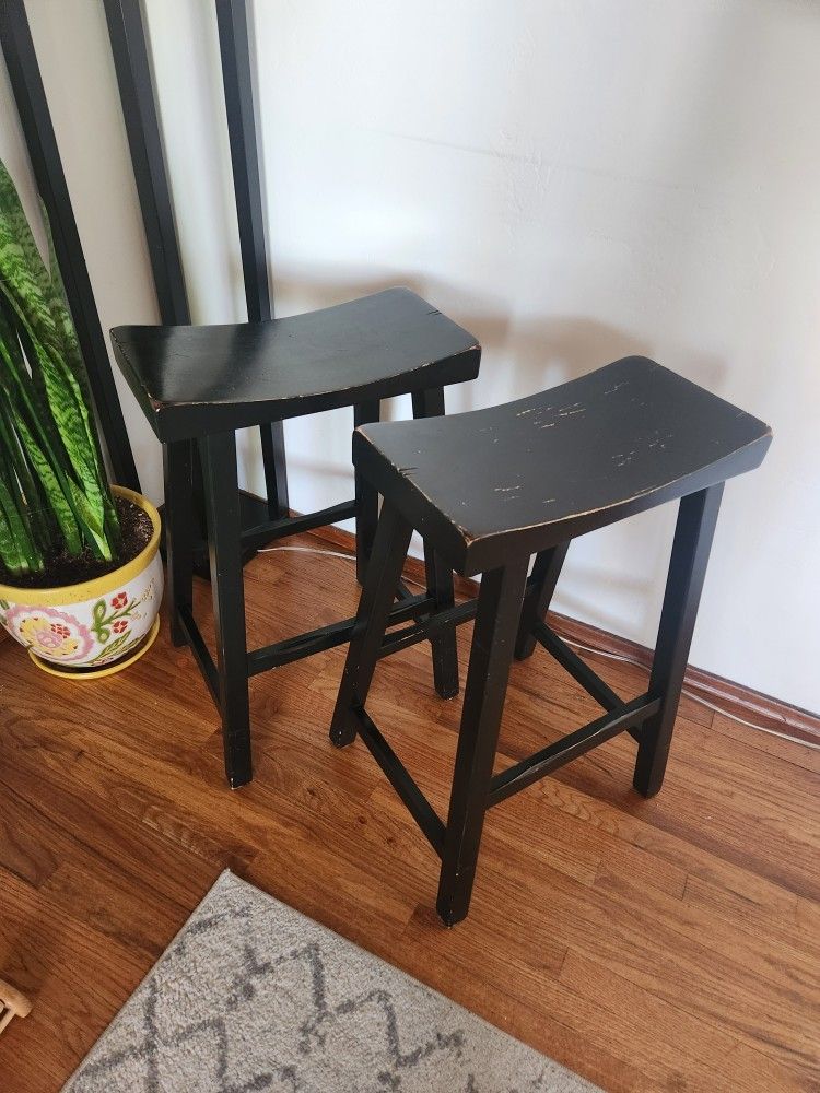 2 Wooden Bar Stools In Great Condition 