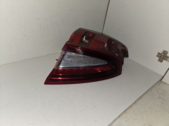 2018 TO 2020 KIA STINGER OEM RIGHT SIDE TAILLIGHT