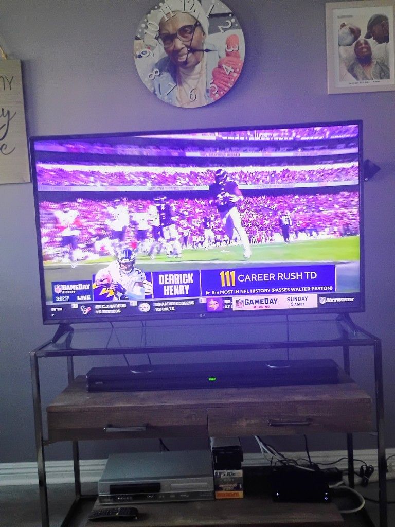 LG BIG SCREEN 55 INCH TV FOR SALE