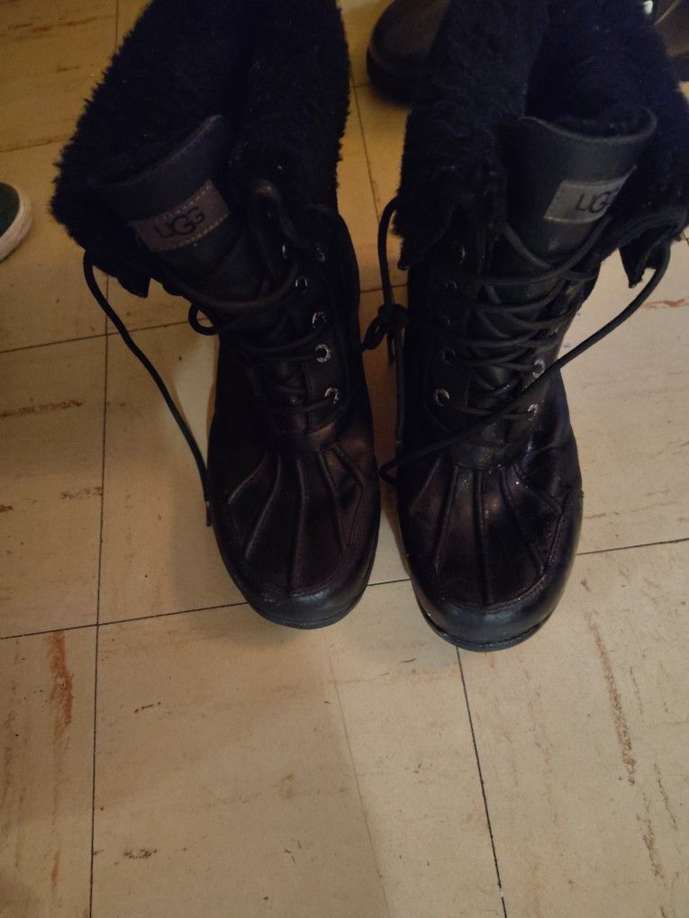 UGG BLACK WOMENS VIBRAM BOOTS