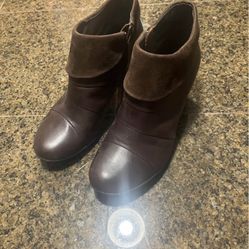 New Women’s Size 7 Brown Leather Bella Vita Boot Amazing Deal