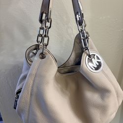 Michael Kors Bag 💼 , Trade?