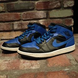 Size 11 Jordan 1 Hyper Royal Blue 