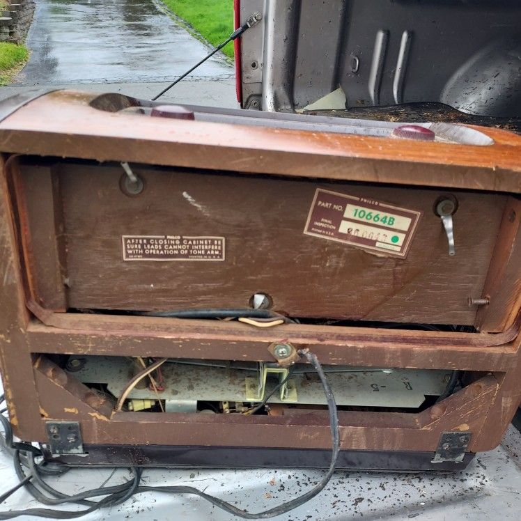 1940 Bing 45 Rpm Record Player /am Radio.