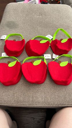 New $6 Set of 6 Red Felt Apple Shaped Treat Bags with Handles