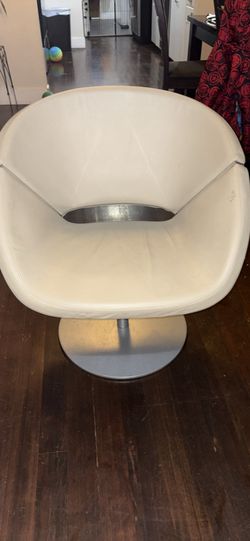 Crescent Round Swivel Chair