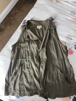 Women’s American eagle vest size L