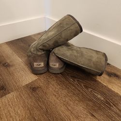 Uggs Size 7 Women's 