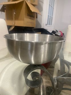 2 large 8 quart stainless mixing bowls