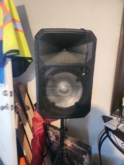 Speaker With The Stand. Bocina Con Su Base.