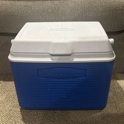 Rubbermaid Cooler 24 qt. Hard Sided, Blue & White