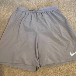 Men’s Nike Gray Workout Shorts Medium