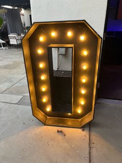 Number 0 marquee number 5 ft tall