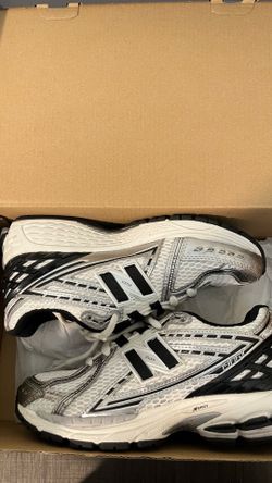 New Balance 1906R – Silver/White/Black( size 4-4 1/2)