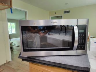 Whirlpool 1.7CuFt Microwave