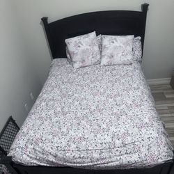 Quéen Bed With Mattress 